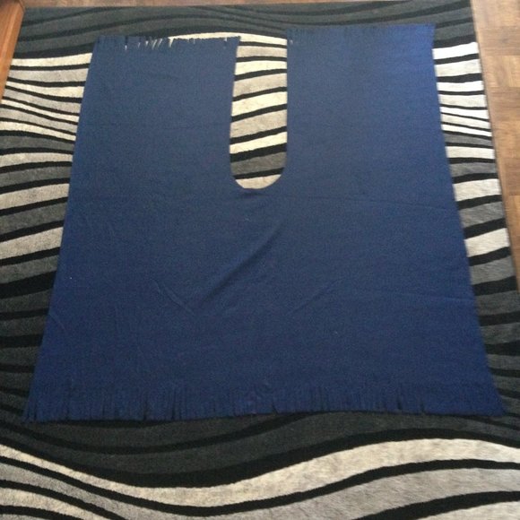 *NWOT* Navy Blue Cozy Polar Fleece Poncho Blanket - Picture 7 of 9
